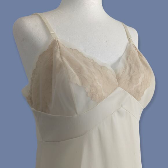 Vintage 1960s Vanity Fair Sz 36 Daisy Flower Lace Slip - Picture 2 of 8